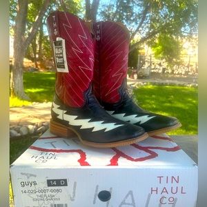 Men’s tin haul boots with glow in the dark lightening bolt